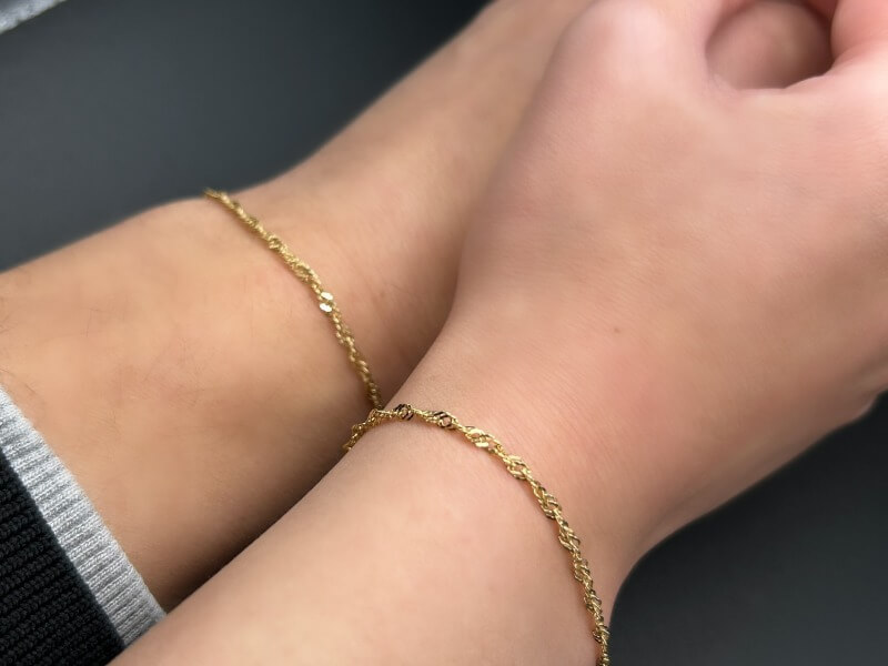 留め具のない“外れないジュエリー”