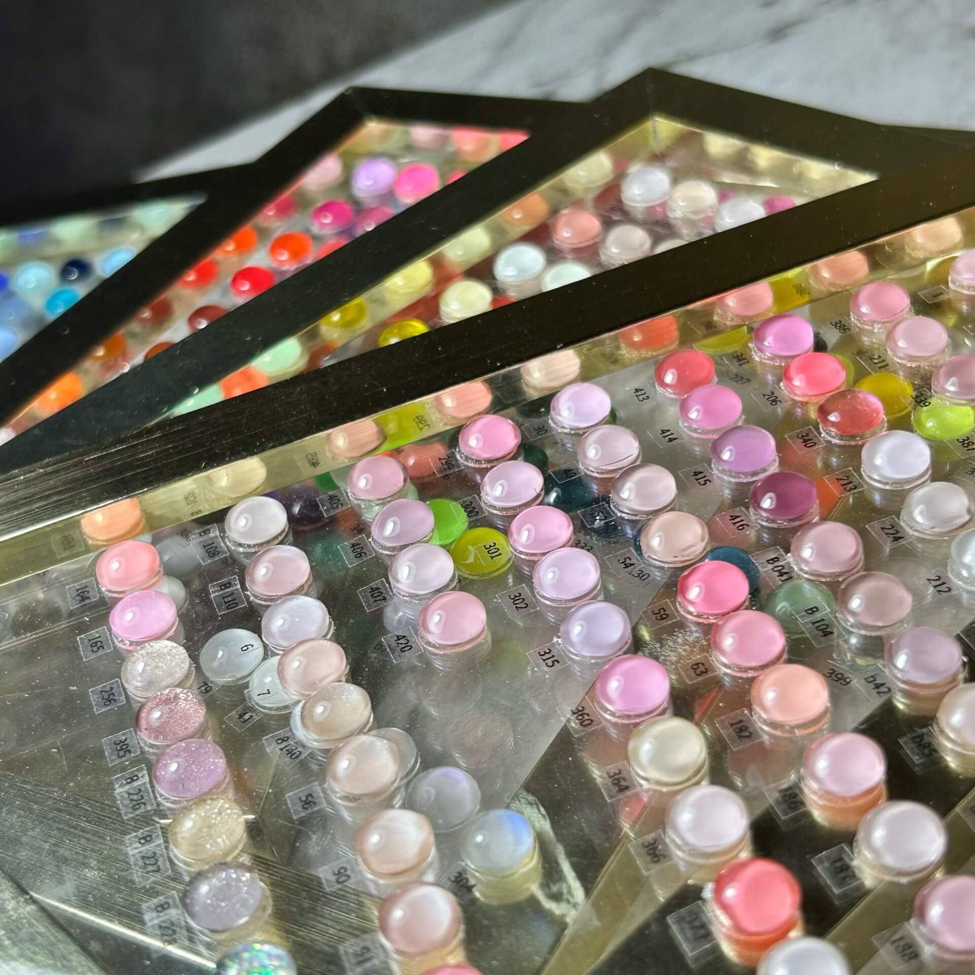 豊富なカラーと質感で“理想の色”が見つかる